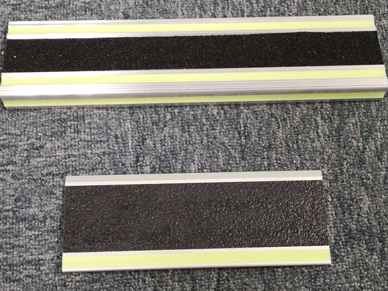 Leuchtender Treppenkantenstreifen