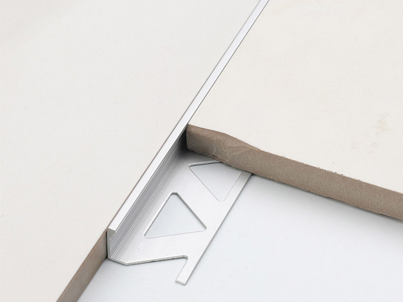  L-f&ouml;rmige Fliesenverkleidung aus Aluminium