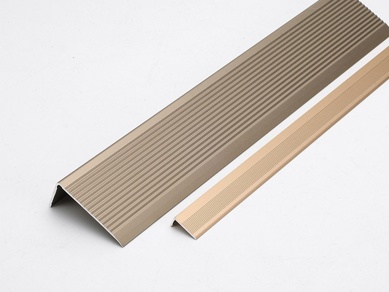 L-f&ouml;rmige Bodenabdeckungsverkleidung