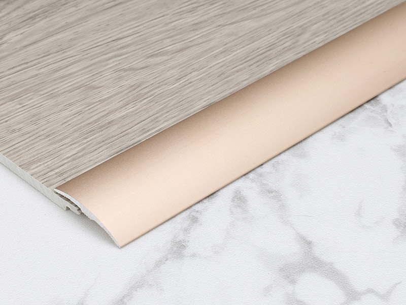 Universeller Boden&uuml;bergangsstreifen aus Aluminium