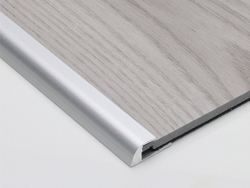 C-f&ouml;rmige Bodenverkleidung