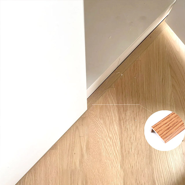 L-förmige Bodenkantenstreifen aus Holz