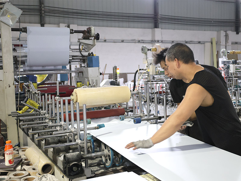 Wie werden PVC -Panels hergestellt?