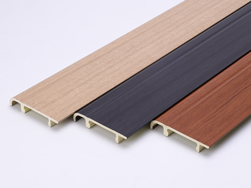 76 x 14 mm PVC-Sockelleisten zum Aufstecken