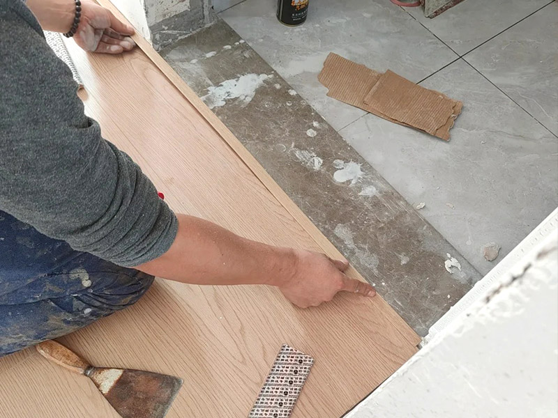 Benötigen Sie Übergangsleisten zwischen Räumen mit gleichem Bodenbelag?