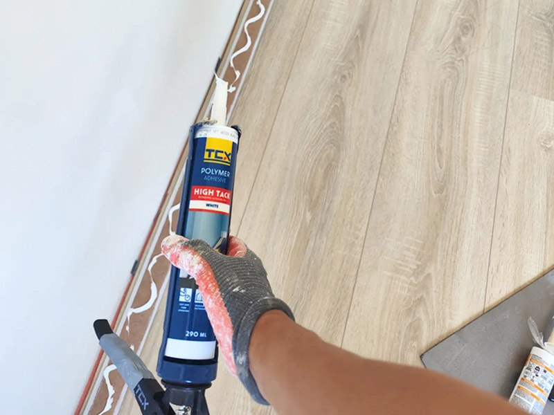 Fu&szlig;leisten mit N&auml;geln befestigt