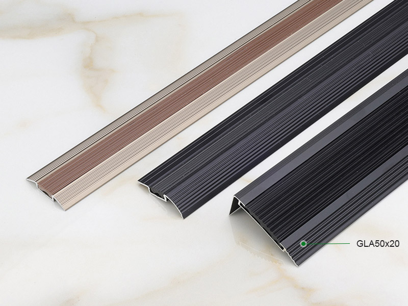 Treppenkantenkantenleiste mit Gummieinlage