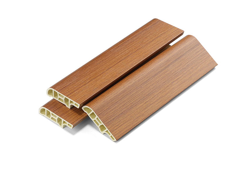 50 * 15 mm SPC-Sockelleisten mit Holzmaserung
