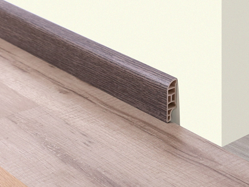 50 * 15 mm SPC-Sockelleisten mit Holzmaserung