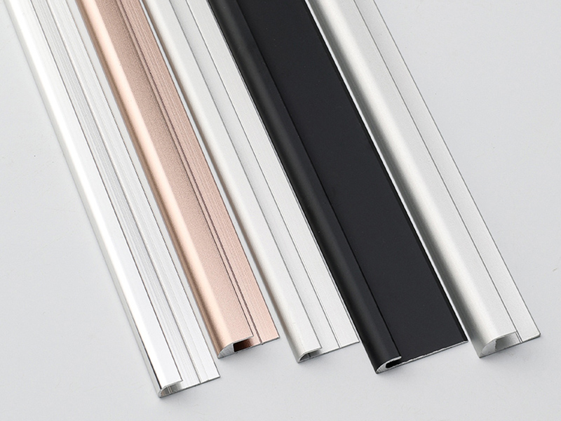 Aluminium-Boden&uuml;bergangsleiste mit quadratischer Kappe