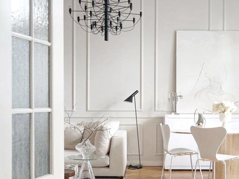 Wie heißt die Zierleistung an Wänden?