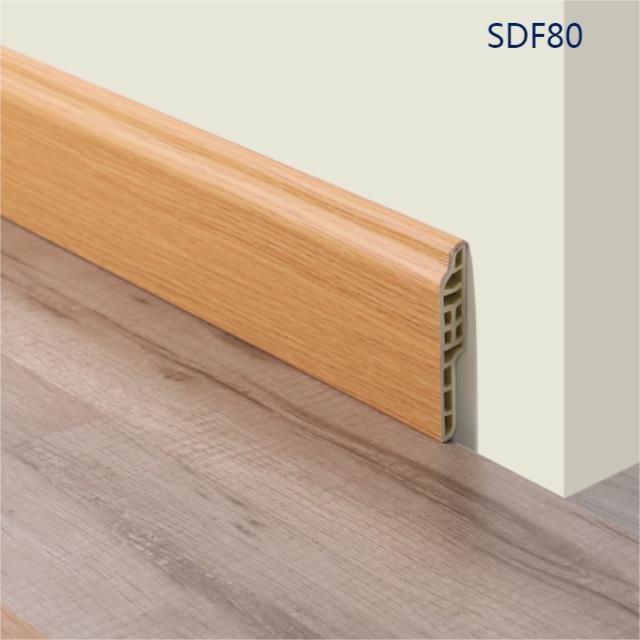 8 cm wasserdichte PVC-Heimwerker-Sockelleiste mit Holzmaserung-SDF80