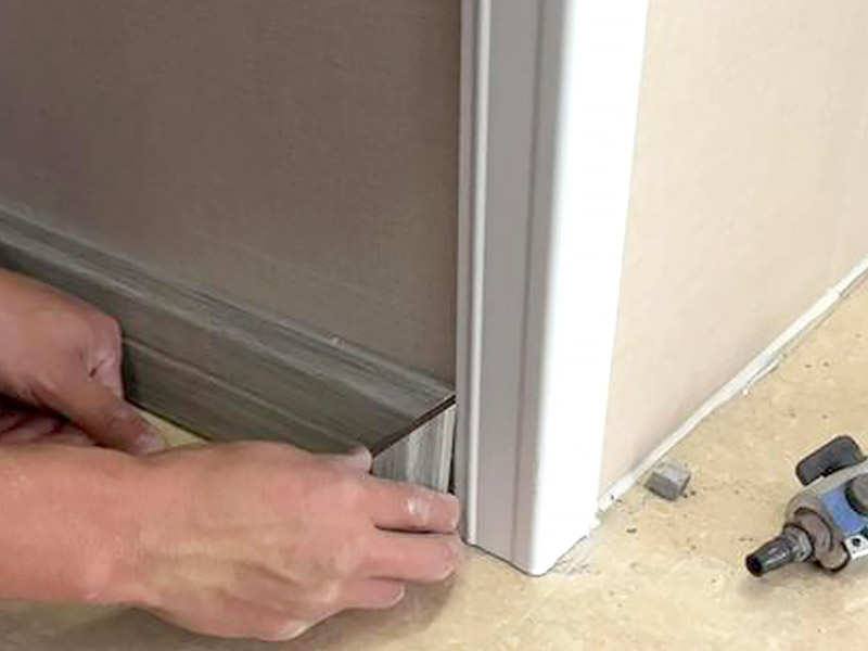 Wie verbindet man eine quadratische Fußleiste?