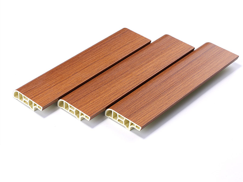 50 * 15 mm SPC-Sockelleisten mit Holzmaserung