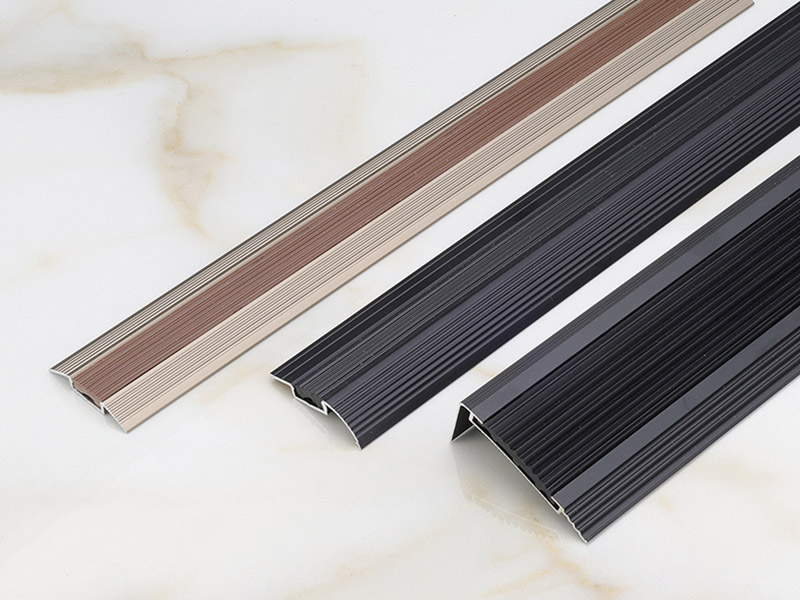 Treppenkantenkantenleiste mit Gummieinlage