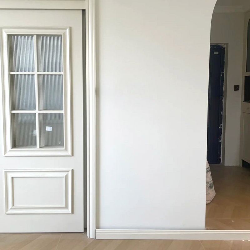 Was ist eine Sockelleiste aus Massivholz?