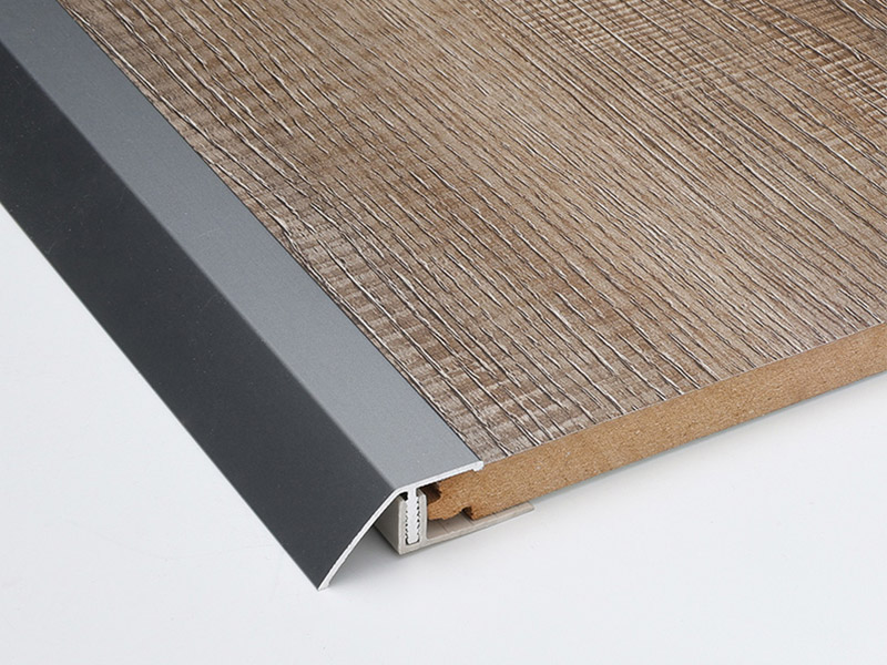 Bodenschwellenreduzierer aus Aluminium